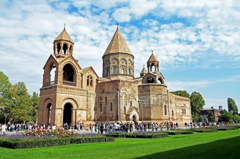 Դատարանը կարճել է Մայր Աթոռի դեմ  գործի վարույթը